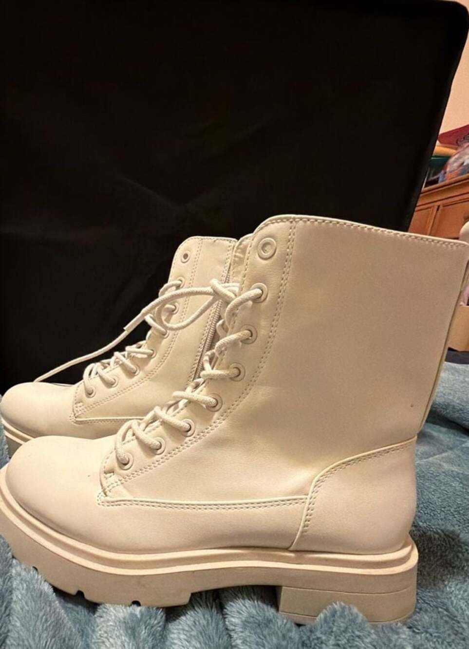 No Boundaries Women's Beige Platform Combat Boots Size 9